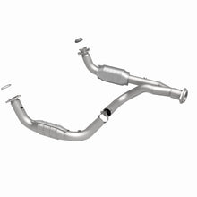 Load image into Gallery viewer, MagnaFlow Direct Fit Catalytic Converter 07-09 Hummer Truck H2 Y-Pipe Assy - 49679