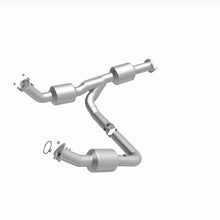 Load image into Gallery viewer, MagnaFlow 18-20 Chevrolet Express 2500 Single Underbody 4.3L Direct Fit Catalytic Converter - 280210