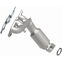 Load image into Gallery viewer, MagnaFlow Direct Fit Catalytic Converter 14-15 Toyota Highlander 3.5L Manifold - 52545