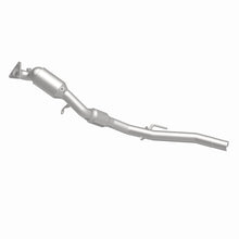 Load image into Gallery viewer, MagnaFlow Direct Fit Catalytic Converter 11-15 Volkswagen Touareg V6 3.6 OEM Underbody - 52411