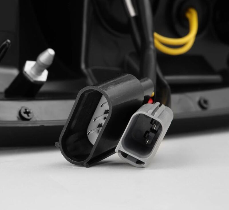 AlphaRex 97-03 Ford F150 / 99-16 Ford F250/F350/F450/F550 LUXX-Series LED Tail Lights - Black/Red - 658003
