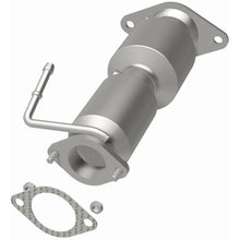 Load image into Gallery viewer, MagnaFlow Direct Fit Catalytic Converter 13-15 Hyundai Veloster 1.6L Underbody - 52855