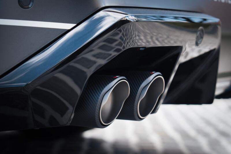 Akrapovic 2024+ BMW M5 (G90,G99) Round Carbon Fiber Tail Pipe Set - TP-CT/78