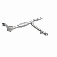 Load image into Gallery viewer, MagnaFlow Direct Fit Catalytic Converter 99-00 Ford F-150 4.2L 50S - 447142