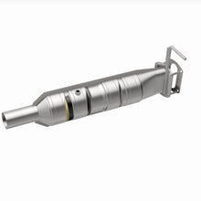 Load image into Gallery viewer, MagnaFlow 09-17 Ford F53 V10 6.8L Underbody Direct Fit Catalytic Converter - 280436