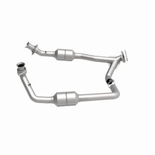 Load image into Gallery viewer, MagnaFlow Direct Fit Catalytic Converter 00-03 Ford E150 5.4L - 24307