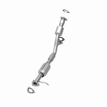 Load image into Gallery viewer, MagnaFlow Direct Fit Catalytic Converter 02-03 Saturn Vue 3.0L Rear - 51391