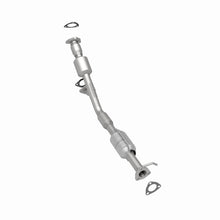 Load image into Gallery viewer, MagnaFlow Direct Fit Catalytic Converter 02-03 Saturn Vue 3.0L Rear - 51391