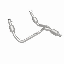 Load image into Gallery viewer, MagnaFlow 14-15 Chevrolet Silverado 1500 5.3L Direct-Fit Catalytic Converter - 5582642