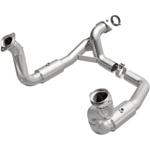 Load image into Gallery viewer, MagnaFlow 11-17 Ford F-250 Super Duty 6.2L Direct Fit Converter - 5551297