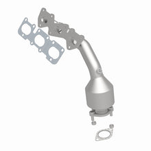 Load image into Gallery viewer, MagnaFlow Direct Fit Catalytic Converter 2007-2009 Sorento 3.3 3.8 L Manifold - 52309