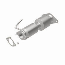 Load image into Gallery viewer, MagnaFlow Direct Fit Catalytic Converter 13-15 Hyundai Veloster 1.6L Underbody - 52855
