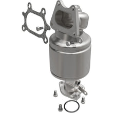 Load image into Gallery viewer, MagnaFlow Direct Fit Catalytic Converter 04-07 Saturn VUE 3.5L Rear - 51741