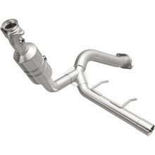 Load image into Gallery viewer, MagnaFlow Direct Fit Catalytic Converter 2009 f-150 V8 5.4 OEM Underbody - 52418
