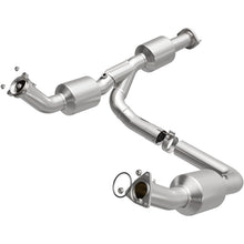 Load image into Gallery viewer, MagnaFlow 18-20 Chevrolet Express 2500 Single Underbody 4.3L Direct Fit Catalytic Converter - 280210