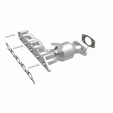 Load image into Gallery viewer, MagnaFlow Direct Fit Catalytic Converter 01-05 Volvo S60 2.4L Manifold - 452425