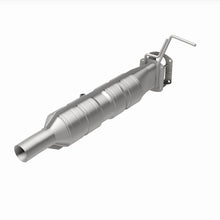 Load image into Gallery viewer, MagnaFlow 09-19 Ford F53 V10 6.8L Underbody 6.8L Direct Fit Catalytic Converter - 280435