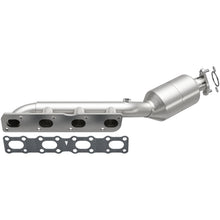 Load image into Gallery viewer, MagnaFlow Direct-Fit SS Catalytic Converter 04-06 Nissan Titan 5.6L V8 (California) - 4451501