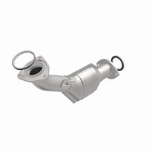 Load image into Gallery viewer, MagnaFlow Direct Fit Catalytic Converter Front 00-04 Toyota Tacoma 3.4L 4WD / 00-04 Tundra 3.4L - 51679