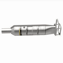 Load image into Gallery viewer, MagnaFlow 09-17 Ford F53 V10 6.8L Underbody Direct Fit Catalytic Converter - 280436