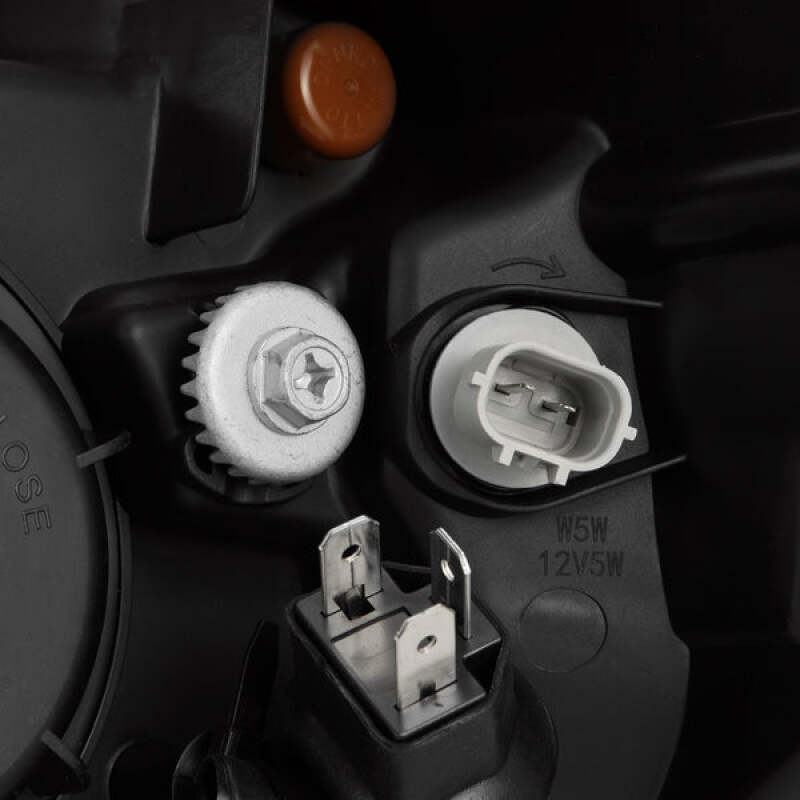 AlphaRex 14-21 Toyota Tundra MK II LUXX Series Crystal Headlights Alpha Black - 880830