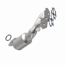 Load image into Gallery viewer, MagnaFlow Direct Fit Catalytic Converter 14-15 Toyota Highlander 3.5L Manifold - 52545