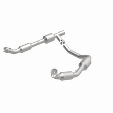 Load image into Gallery viewer, MagnaFlow Direct Fit Catalytic Converter 05-06 Ford E-350 Super Duty 5.4L - 5481439