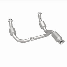 Load image into Gallery viewer, MagnaFlow 2021 Chevrolet Express 2500 4.3L Underbody Direct-Fit Catalytic Converter - 280429