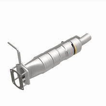 Load image into Gallery viewer, MagnaFlow 09-17 Ford F53 V10 6.8L Underbody Direct Fit Catalytic Converter - 280436
