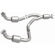Load image into Gallery viewer, MagnaFlow 12-20 Chevrolet Express 4500 Underbody 6.0L Direct Fit Catalytic Converter - 280505