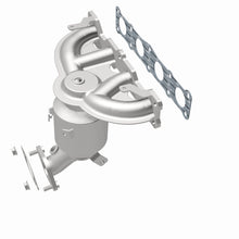 Load image into Gallery viewer, MagnaFlow Direct Fit Catalytic Converter 13-16 Hyundai Santa Fe Sport 2.4L Manifold - 52775