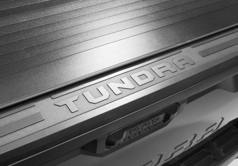 Retrax 16-23 Nissan Titan King Cab 6.5ft. Bed (w or w/o Utilitrack) Retrax EQ - EQ0752