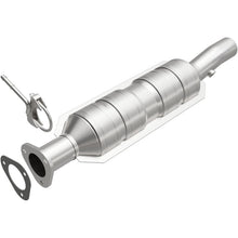 Load image into Gallery viewer, MagnaFlow Direct Fit Catalytic Converter 07-08 E-350 Super Duty 5.4 &amp; 6.8 L OEM Underbody - 52228