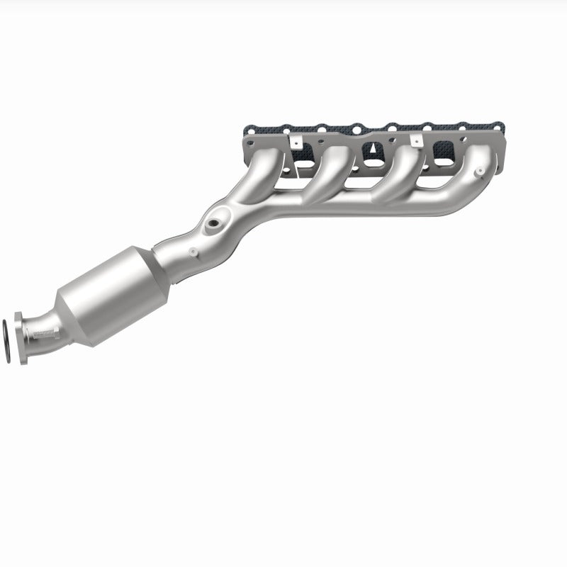 MagnaFlow Direct-Fit SS Catalytic Converter 04-06 Nissan Titan 5.6L V8 (California) - 4451501