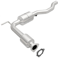 Load image into Gallery viewer, MagnaFlow Direct Fit Catalytic Converter 02 Volkswagen Eurovan 2.8L - 51342