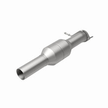 Load image into Gallery viewer, MagnaFlow Direct Fit Catalytic Converter 03-05 Ford F250/350 SD 6.0 - 60511