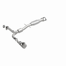 Load image into Gallery viewer, MagnaFlow DF Catalytic Conv 00-04 Chevy S10 Pickup 4.3L 2WD A/T / 00-04 GMC Sonoma 4.3L 2WD A/T - 23717