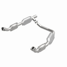 Load image into Gallery viewer, MagnaFlow Direct Fit Catalytic Converter 05-07 Ford E-250/E-350 Econoline V8 5.4L - 93167