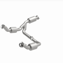 Load image into Gallery viewer, MagnaFlow 2021 Chevrolet Express 2500 4.3L Underbody Direct-Fit Catalytic Converter - 280429