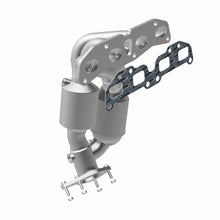 Load image into Gallery viewer, MagnaFlow OEM Grade 07-12 Nissan Sentra L4-2.5LGAS Direct Fit Federal Catalytic Converter - 51591