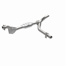 Load image into Gallery viewer, MagnaFlow Direct Fit Catalytic Converter 01 Ford Trucks 4.6L - 447124