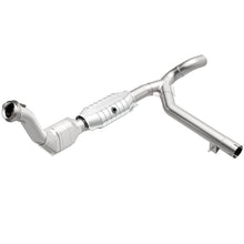 Load image into Gallery viewer, MagnaFlow Direct Fit Catalytic Converter 99-00 Ford Exped 4.6L - 51116
