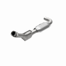 Load image into Gallery viewer, MagnaFlow Direct Fit Catalytic Converter 99-00 Ford F-150 4.2L 2WD D/S - 93392