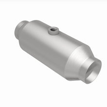 Load image into Gallery viewer, MagnaFlow Universal Catalytic Converter 2.5in CA Spun Mid-Bed - 4651356