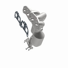 Load image into Gallery viewer, MagnaFlow OEM Grade 07-12 Nissan Sentra L4-2.5LGAS Direct Fit Federal Catalytic Converter - 51591