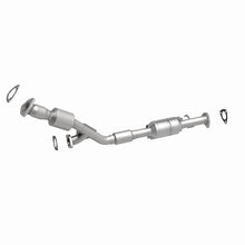 Load image into Gallery viewer, MagnaFlow Direct Fit Catalytic Converter 02-03 Saturn Vue 3.0L Rear - 51391