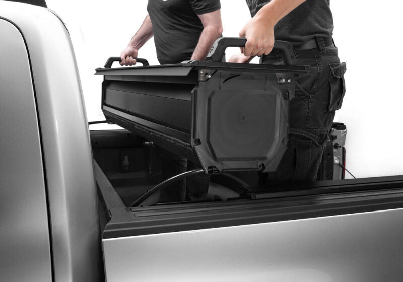 Retrax 22-26 Toyota Tundra CrewMax 5.5ft w/Deck Rail Sys (No Bed Box) RetraxPRO EZ-Off FRC-4000 - R-T-80861