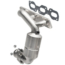 Load image into Gallery viewer, MagnaFlow Direct Fit Catalytic Converter 01-05 Ford Escape / Mazda Tribute 2.0L (CA Emissions) - 452367