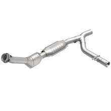 Load image into Gallery viewer, MagnaFlow Direct Fit Catalytic Converter 99-00 Ford Trucks 5.4L - 447116