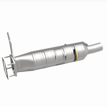 Load image into Gallery viewer, MagnaFlow 09-17 Ford F53 V10 6.8L Underbody Direct Fit Catalytic Converter - 280436